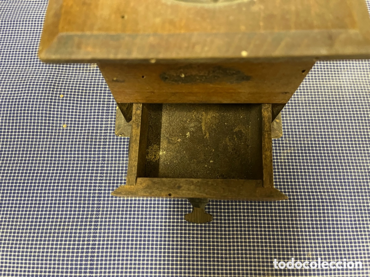 Antig&uuml;edades: Molinillo de caf&eacute; antiguo de madera y metal - Foto 8
