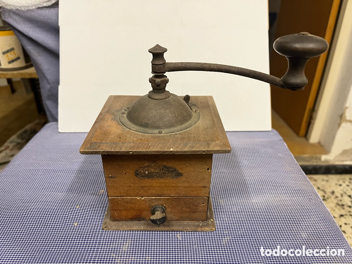 Antiquit&auml;ten: Molinillo de caf&eacute; antiguo de madera y metal