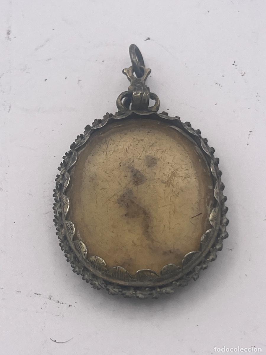 Antig&uuml;edades: RELICARIO DE PLATA DEVOCIONAL DE COLGAR SIGLO XVIII