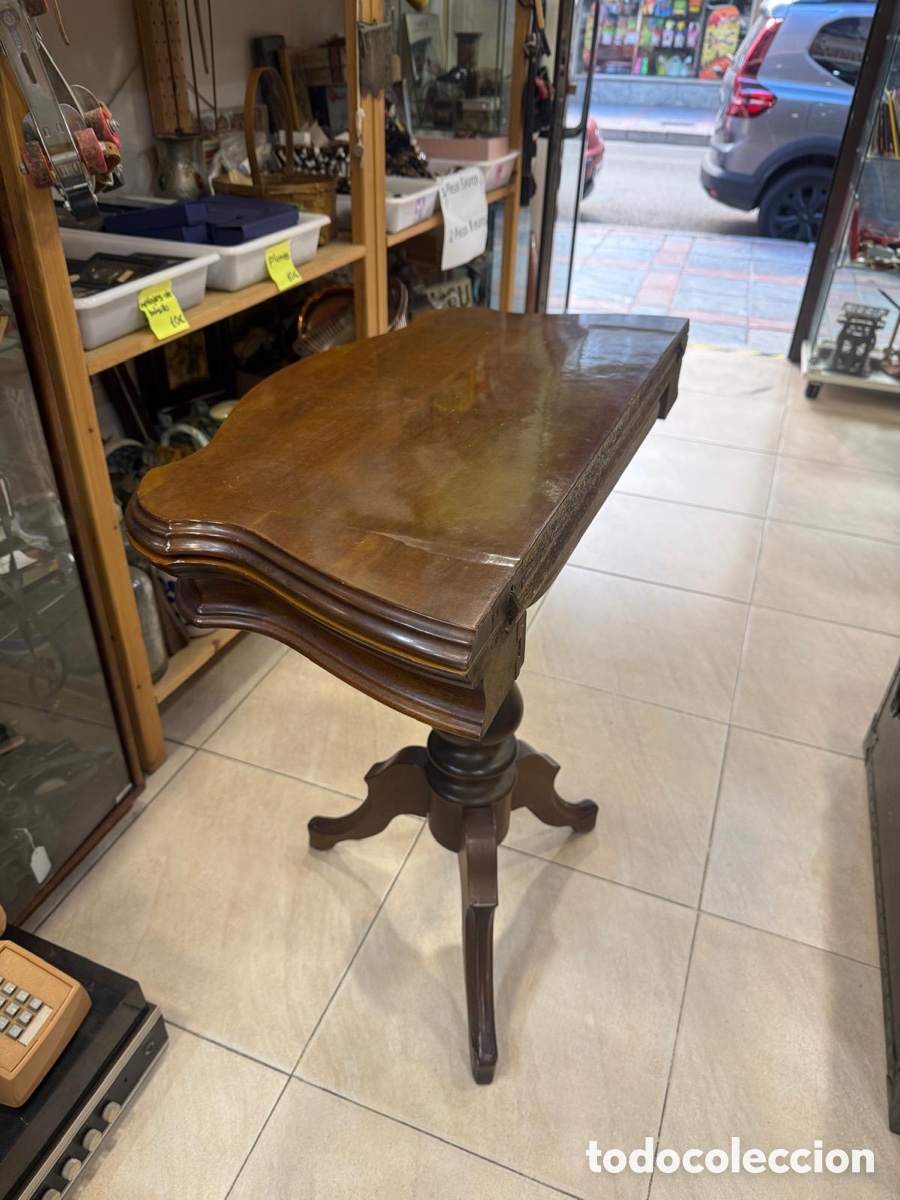 Antig&uuml;edades: Antigua mesa plegable, madera, con el juego de la oca como base, solo recogida