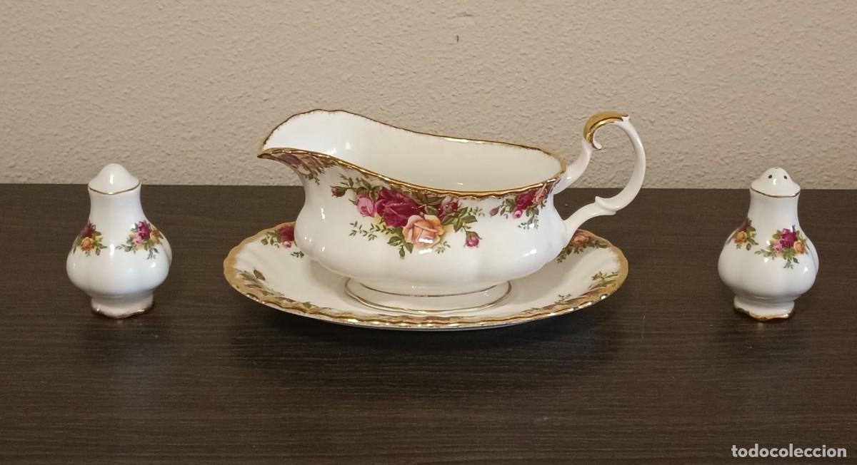 Antig&uuml;edades: LOTE DE SERVICIO ROYAL ALBERT OLD COUNTRY ROSES,CON SALSERA CON SU PLATO Y PIMIENTERO Y SALERO