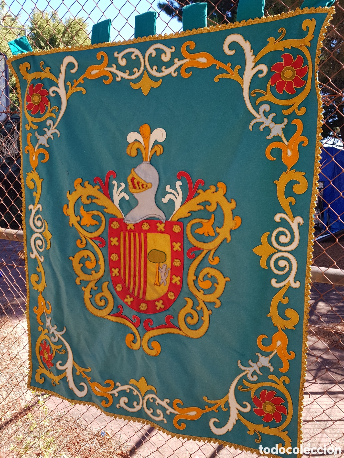 Antig&uuml;edades: ESPECTACULAR Y ANTIGUO REPOSTERO ANTIGUO ESCUDOBPRDADO HERALDICO DE MADRID