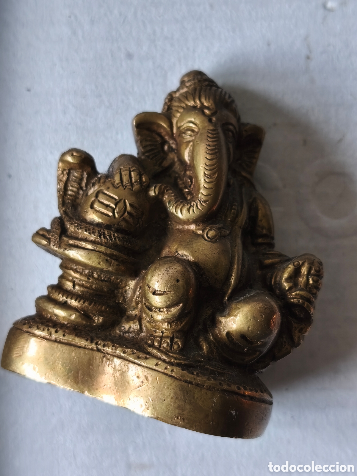 Antig&uuml;edades: Mini Estatua de Ganesha con Shivalinga &ndash; Lat&oacute;n Macizo Envejecido (Estilo Vintage)