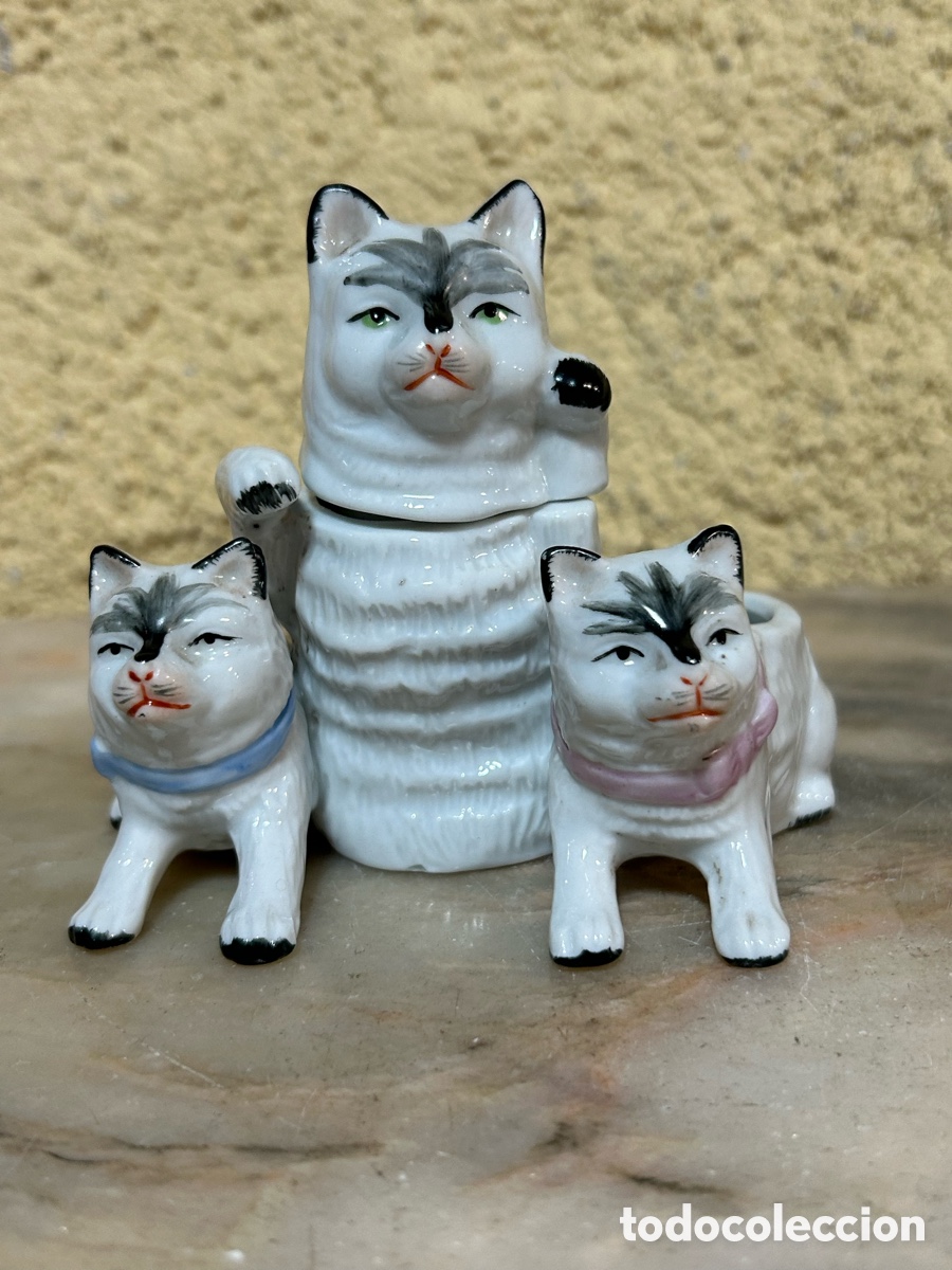 Antig&uuml;edades: Salero y pimentero de porcelana antigua con familia de gatos