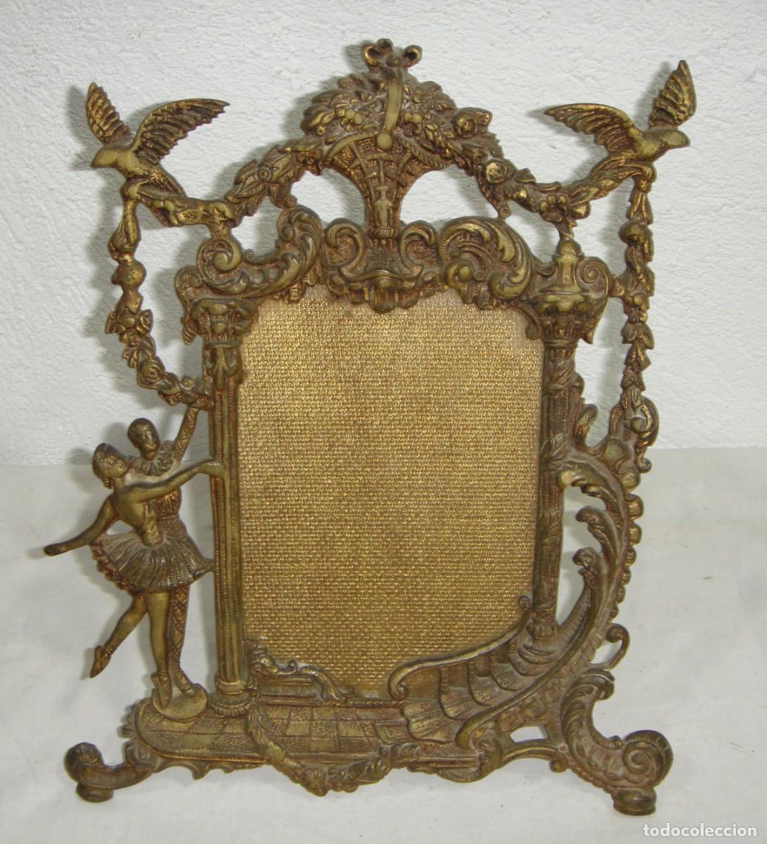 Antig&uuml;edades: Marco de fotograf&iacute;as de bronce dorado &middot; Bailarina, aves y decoraci&oacute;n rococ&oacute; &middot; ca. 1900&ndash;1930