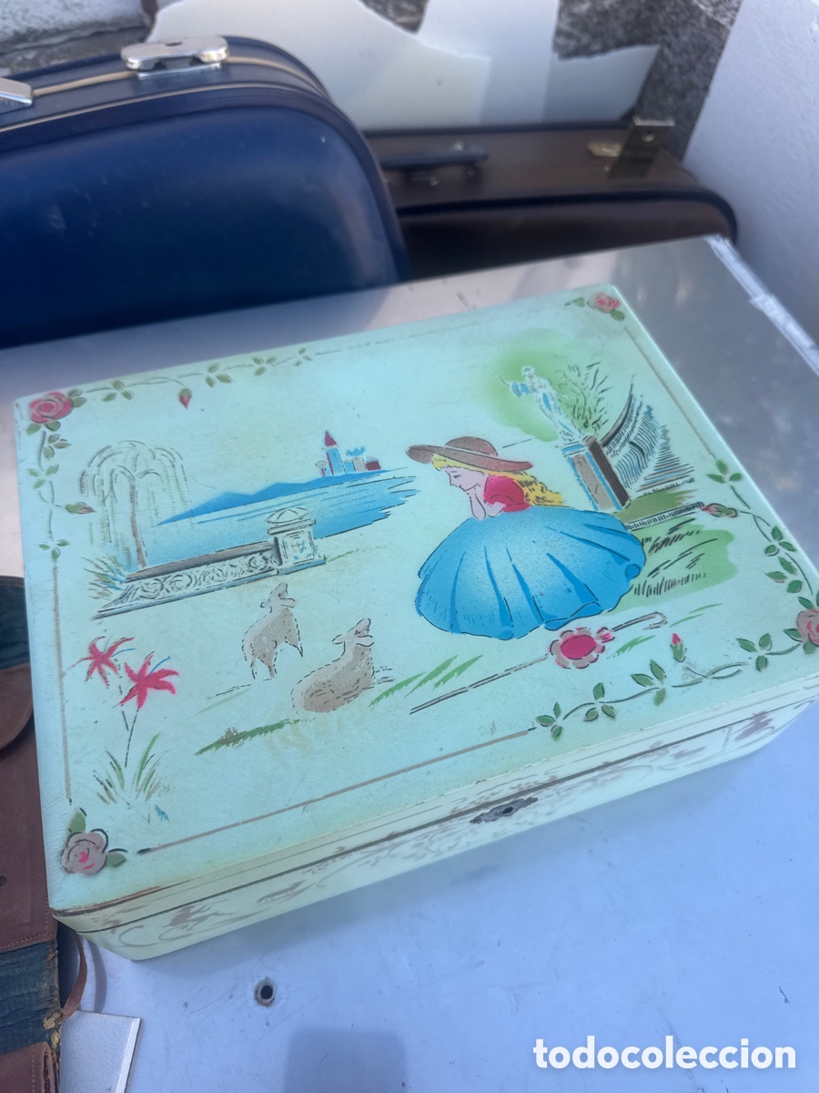 Antig&uuml;edades: joyero o costurero de madera