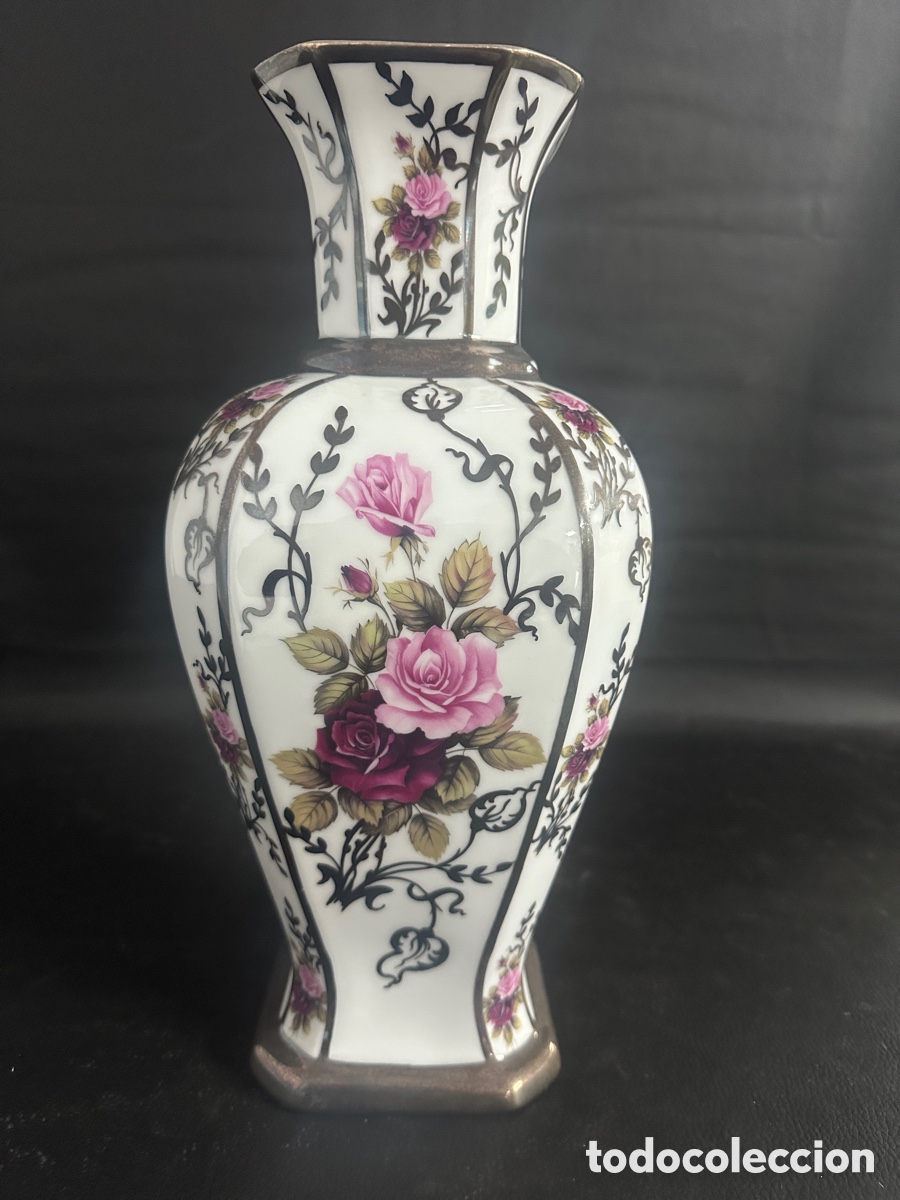 Antiguidades: Jarron Bohemia de porcelana. Pintura de plata