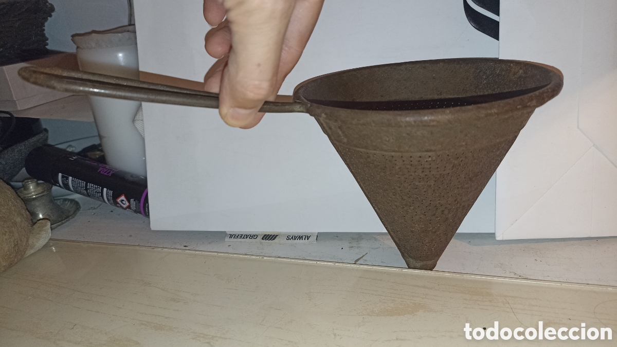 Antig&uuml;edades: Antiguo Colador Chino C&oacute;nico de Metal &ndash; Decoraci&oacute;n R&uacute;stica / Vintage