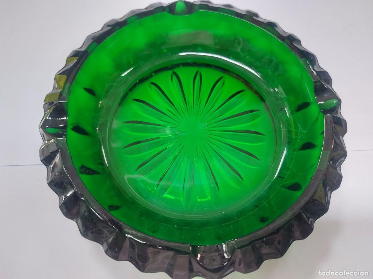 Antig&uuml;edades: ANTIGUO CENICERO CRISTAL TALLADO COLOR VERDE