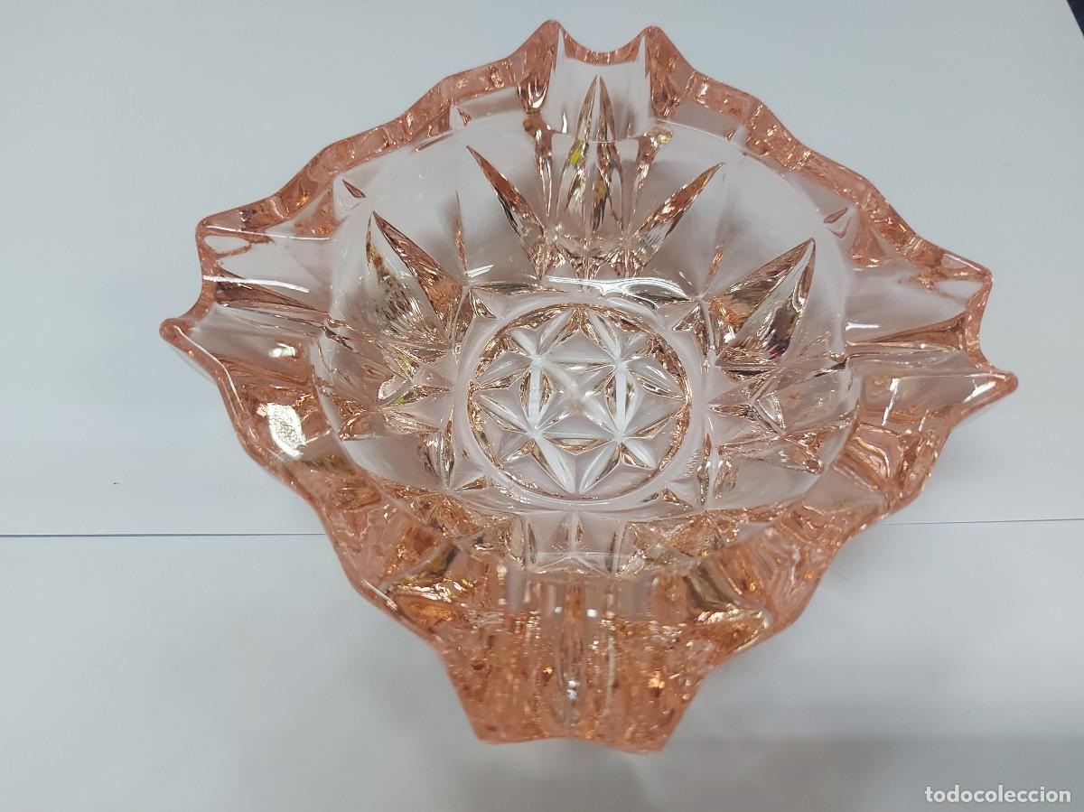 Antig&uuml;edades: ANTIGUO CENICERO CRISTAL TALLADO COLOR ROSA