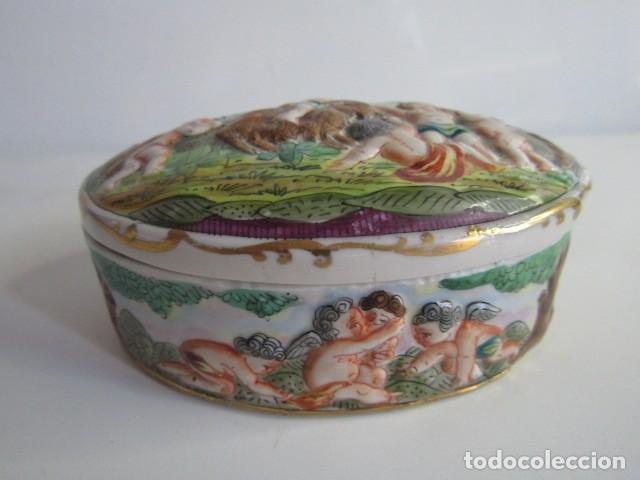 Antig&uuml;edades: Preciosa Cajita Joyero Porcelana M.S. Manises - Relieve de Querubines - Estilo Capodimonte