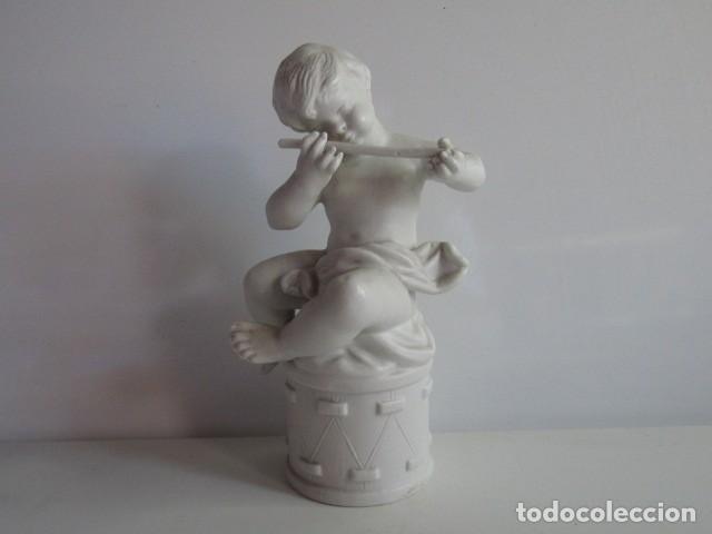 Antig&uuml;edades: Precioso Figura Porcelana Biscuit Peyr&oacute; - Ni&ntilde;o / Querub&iacute;n M&uacute;sico con Flauta y Tambor - 1977