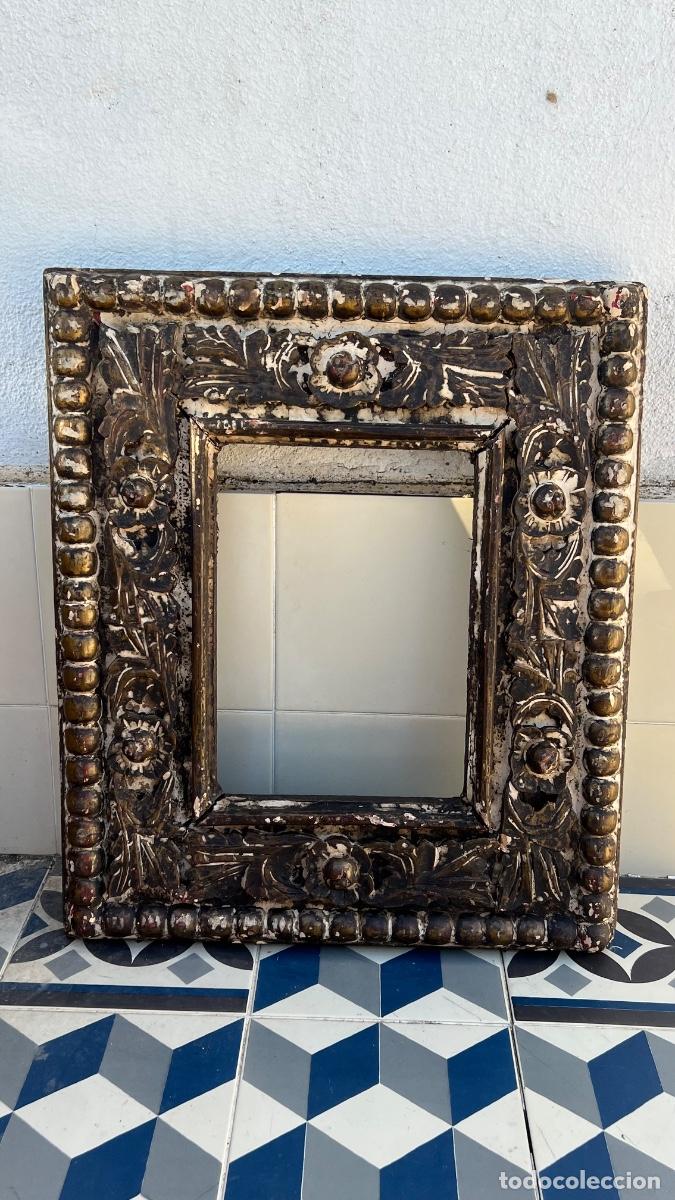 Antig&uuml;edades: Marco madera tallada estucada motivos florales relieve indonesia s XX espejo 54x46cms