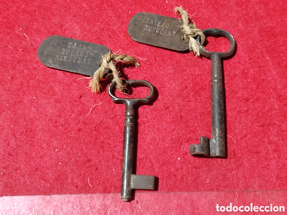 Antig&uuml;edades: Pareja de llaves antiguas con letreros de metal casa due&ntilde;os y granero MUNUERAS