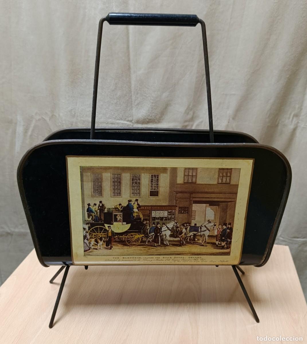 Antiquit&auml;ten: Revistero vintage de metal pintado