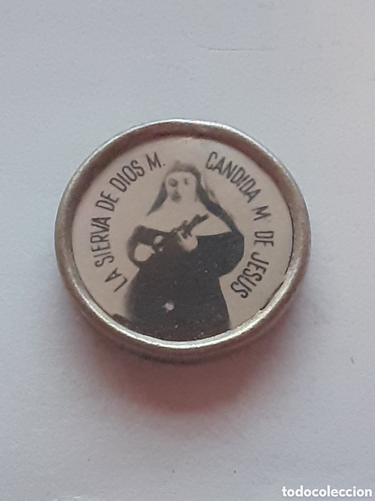 Antig&uuml;edades: ANTIGUO RELICARIO CON FRAGMENTO DE TELA DE C&Aacute;NDIDA MAR&Iacute;A DE JES&Uacute;S. EN PLATA