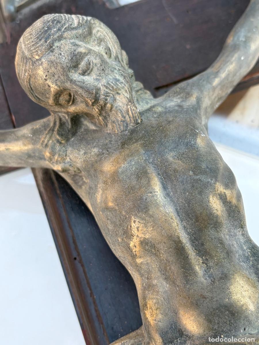 Antig&uuml;edades: Crucifijo pared madera y bronce