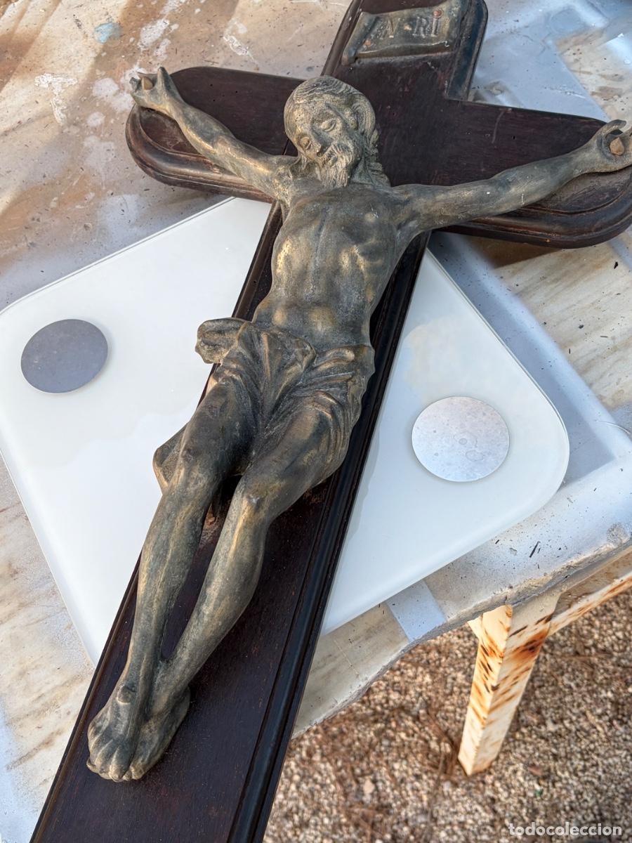 Antig&uuml;edades: Crucifijo pared madera y bronce - Foto 2
