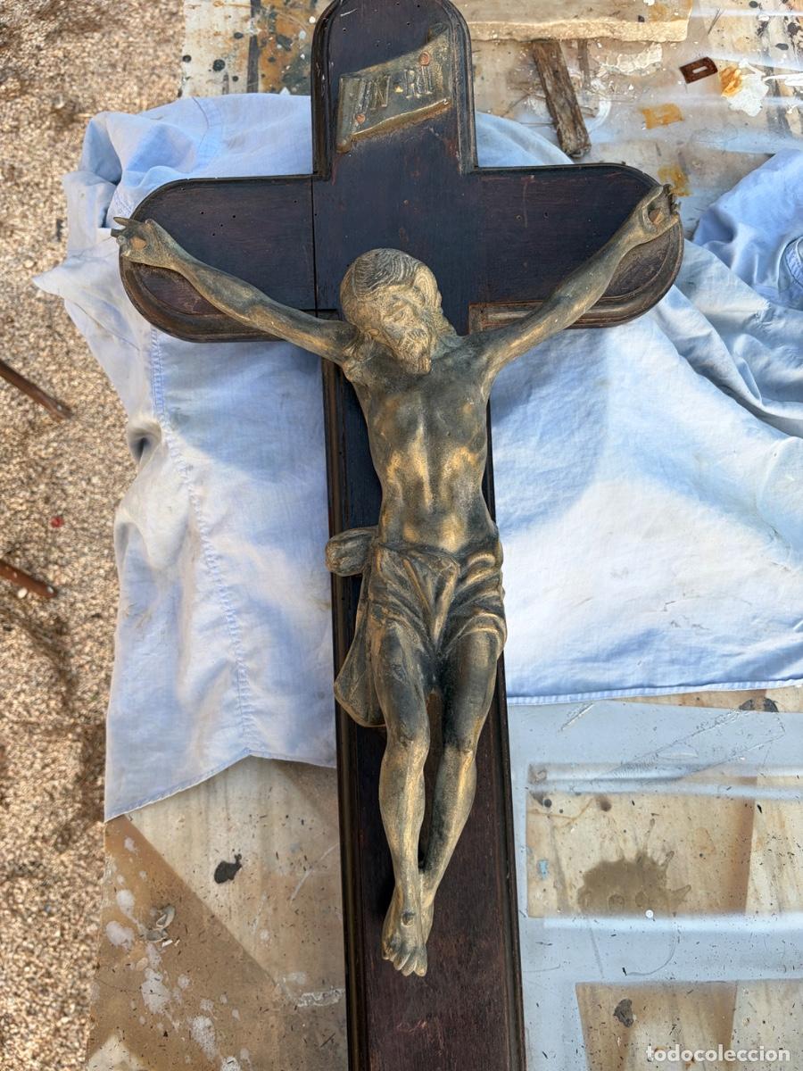 Antig&uuml;edades: Crucifijo pared madera y bronce - Foto 5