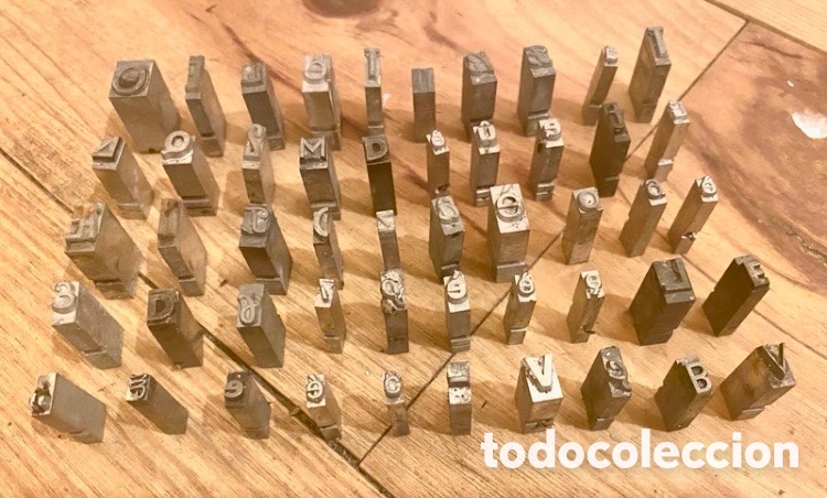 Antig&uuml;edades: Lote de 50 letras de imprenta antiguas.