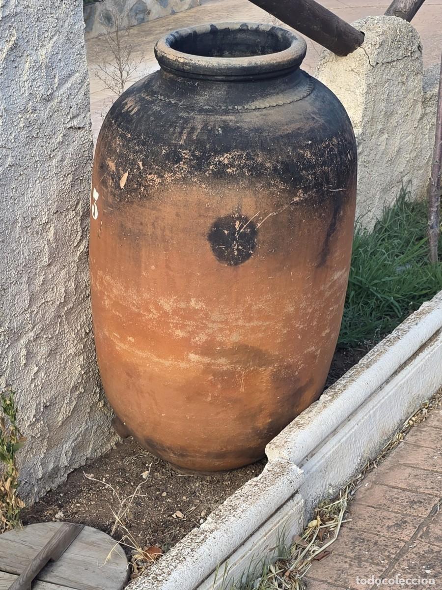 Antig&uuml;edades: Tinaja antigua de barro cocido