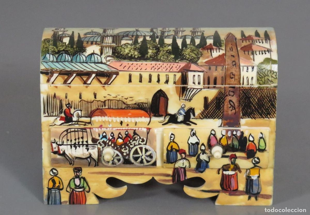 Antig&uuml;edades: CAJA HUESO. ESCENAS VISTAS. PINTADO A MANO. TURQUIA. SIGLO XX