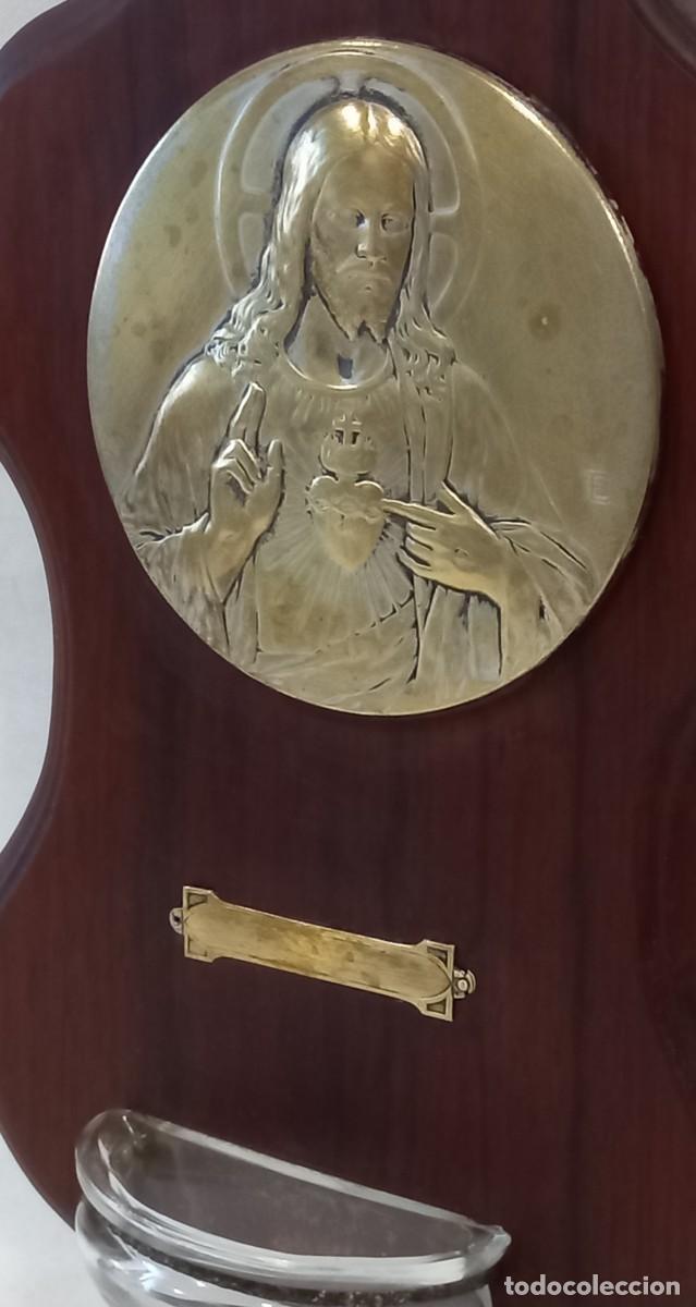 Antig&uuml;edades: ANTIGUO BENDITERO PARA COLGAR CON IMAGEN DEL SAGRADO CORAZON DE JESUS