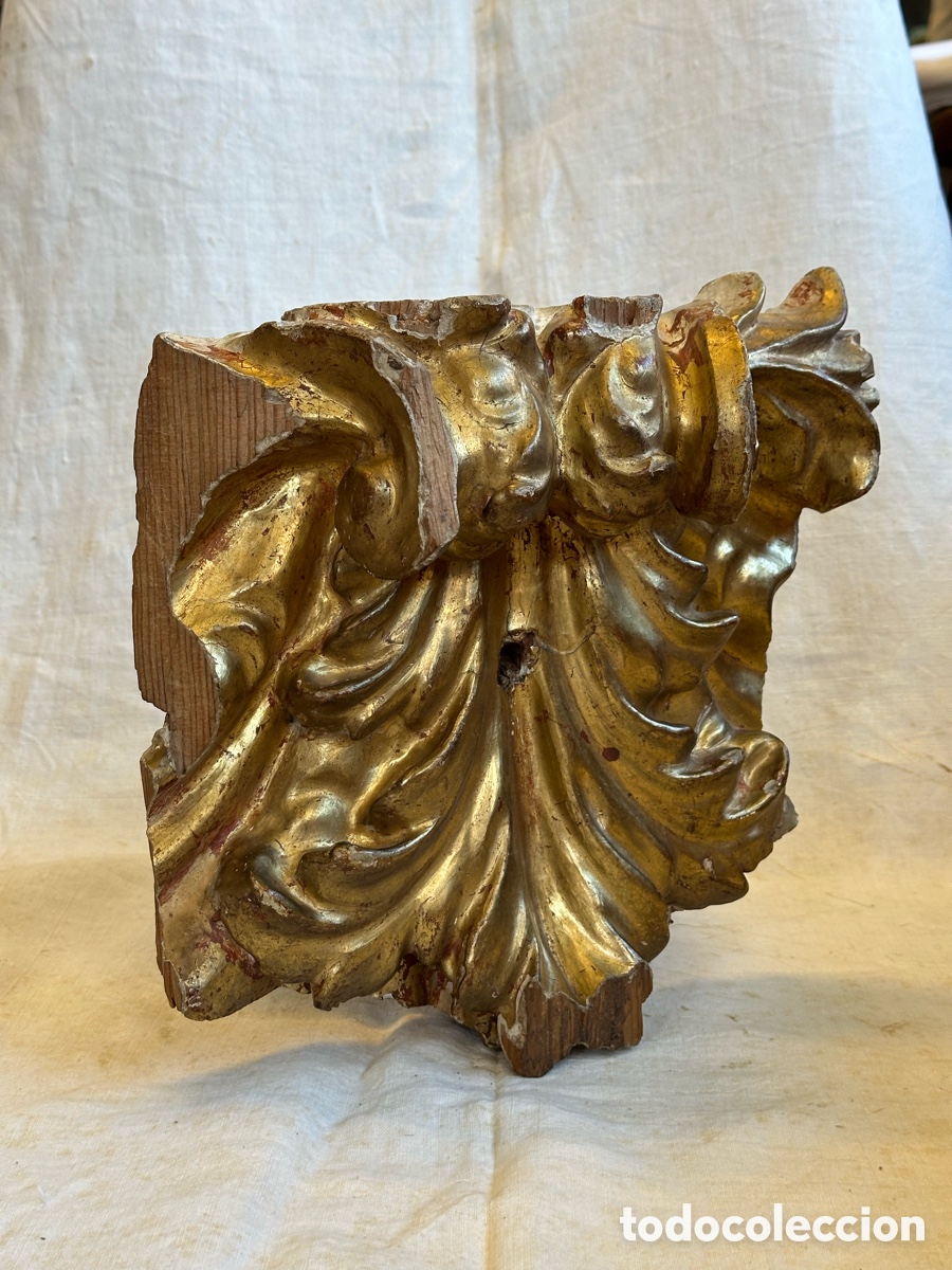 Antig&uuml;edades: Fragmento de retablo barroco, madera pino tallada, estucada y dorada al pan de oro, s.XVII-XVIII.