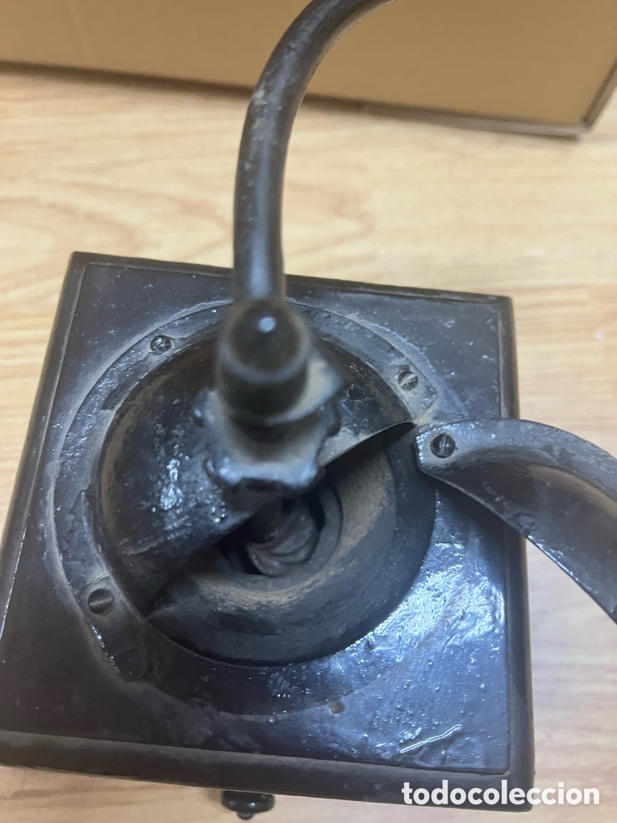 Antig&uuml;edades: Molinillo de caf&eacute; antiguo de madera y metal - Foto 3