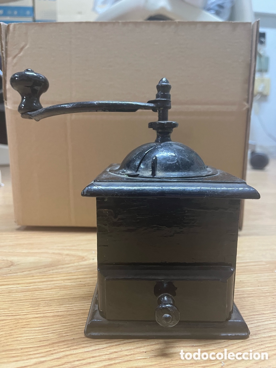 Antig&uuml;edades: Molinillo de caf&eacute; antiguo de madera y metal - Foto 1