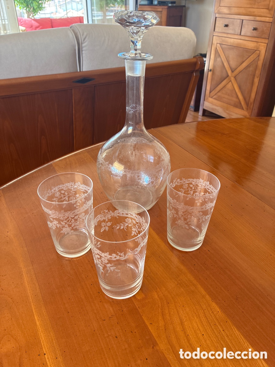 Antig&uuml;edades: Antiguo Juego de Licorera y 3 Vasos de Cristal Fino Grabado al &Aacute;cido - Siglo XX