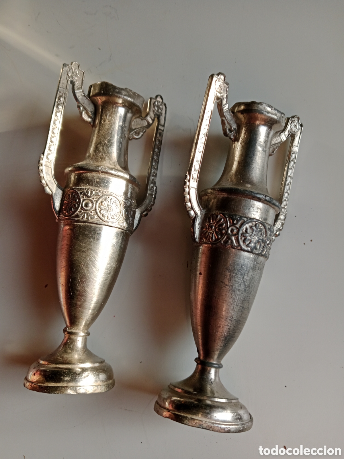 Antig&uuml;edades: 2 PEQUE&Ntilde;OS JARRONES . Coleccionista