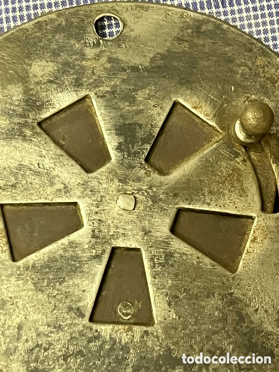 Antig&uuml;edades: Rejilla antigua de ventilaci&oacute;n regulable - Foto 1