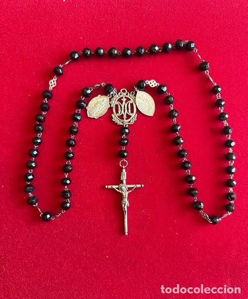 Antiquit&eacute;s: ROSARIO ISABELINO DE PLATA, CUENTAS DE AZABACHE Y MEDALLAS DE SAN BENITO Y LA VIRGEN DE MONTSERRAT