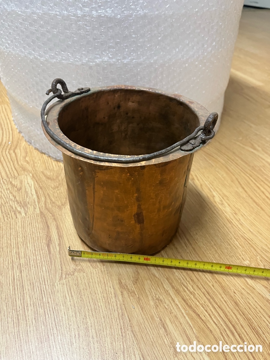 Antig&uuml;edades: Caldero antiguo de cobre (aram) con asa de hierro