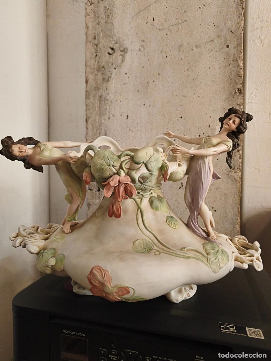 Antig&uuml;edades: Gran figura/ jarr&oacute;n Modernista/ Art Nouveau en biscuit coloreado