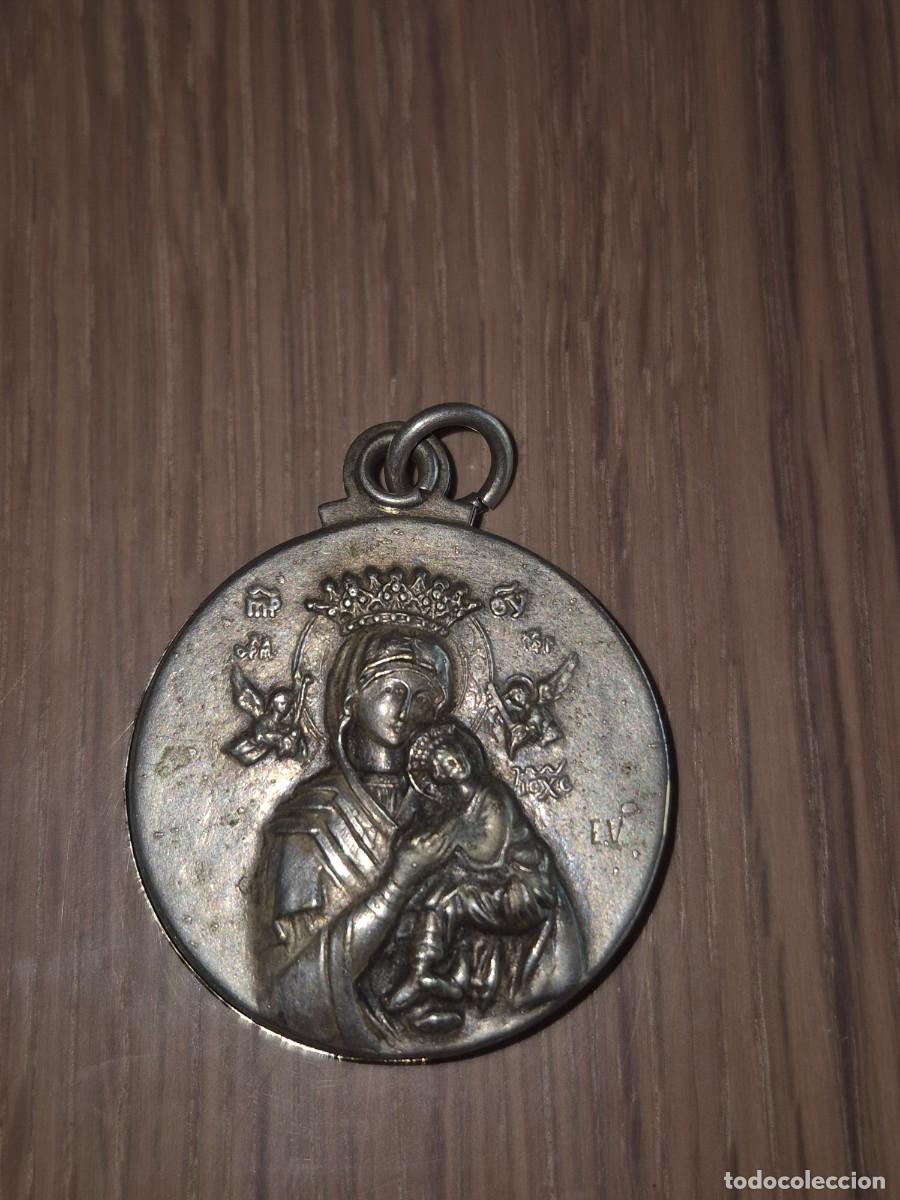 Antig&uuml;edades: RELICARIO Nuestra Se&ntilde;ora del Perpetuo Socorro (con la Virgen Mar&iacute;a sosteniendo al Ni&ntilde;o Jes&uacute;s y los &aacute;