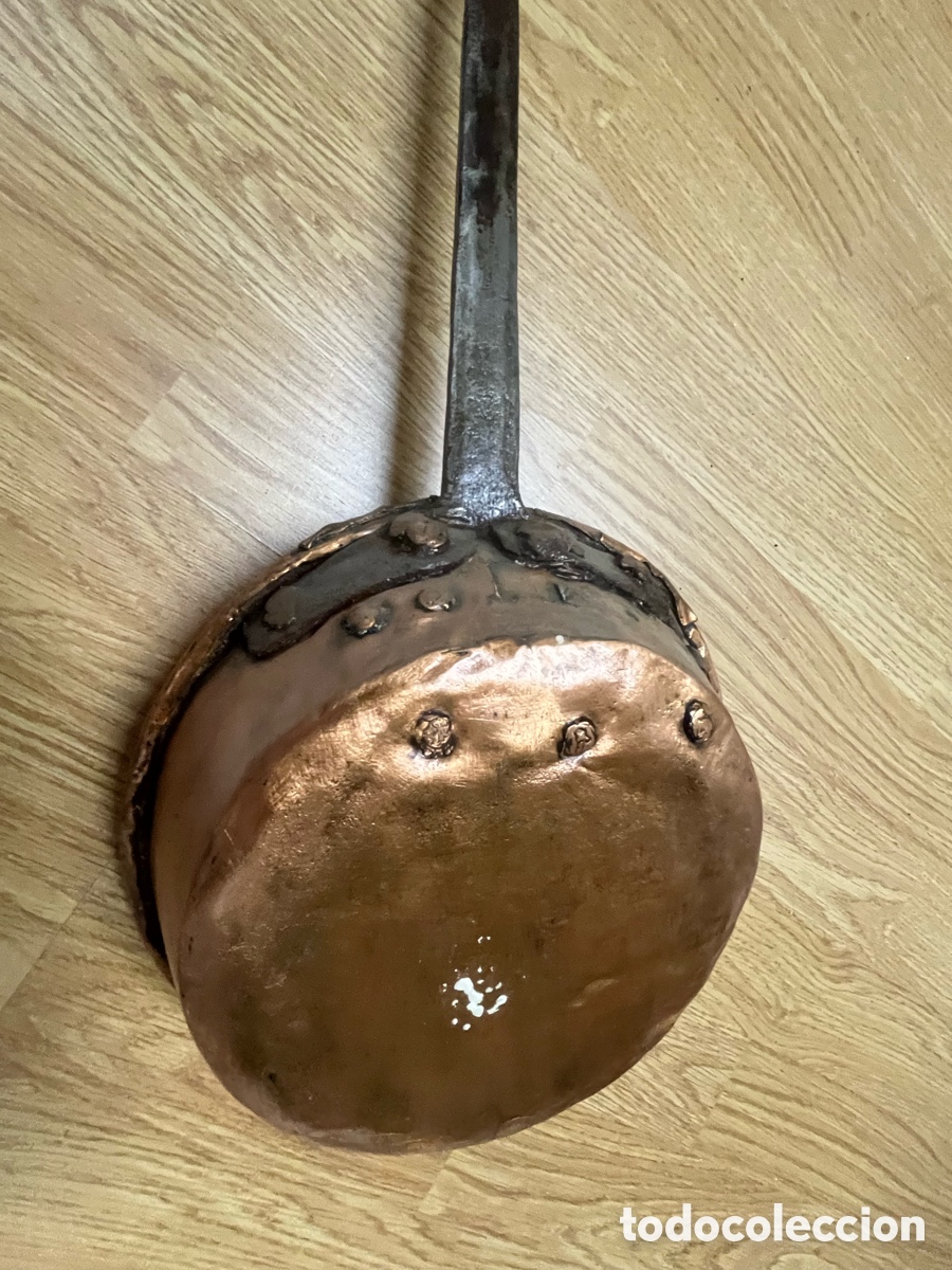 Antig&uuml;edades: Cazo antiguo de cobre (aram) con mango largo - Foto 6