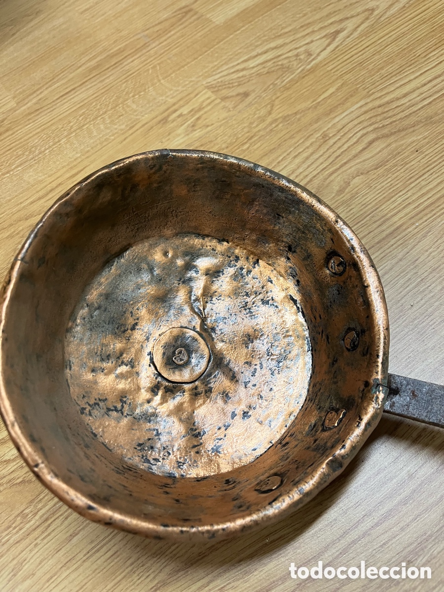 Antig&uuml;edades: Cazo antiguo de cobre (aram) con mango largo - Foto 3