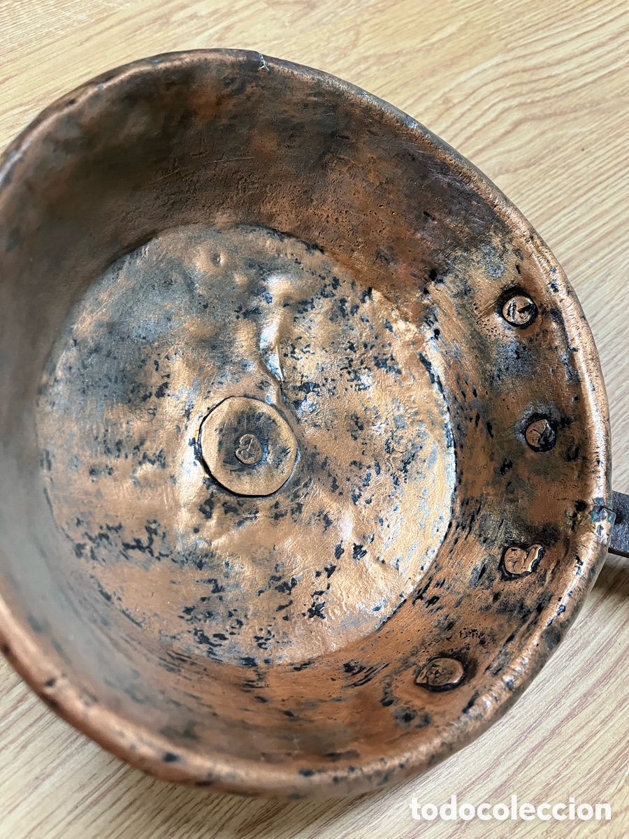 Antig&uuml;edades: Cazo antiguo de cobre (aram) con mango largo - Foto 4