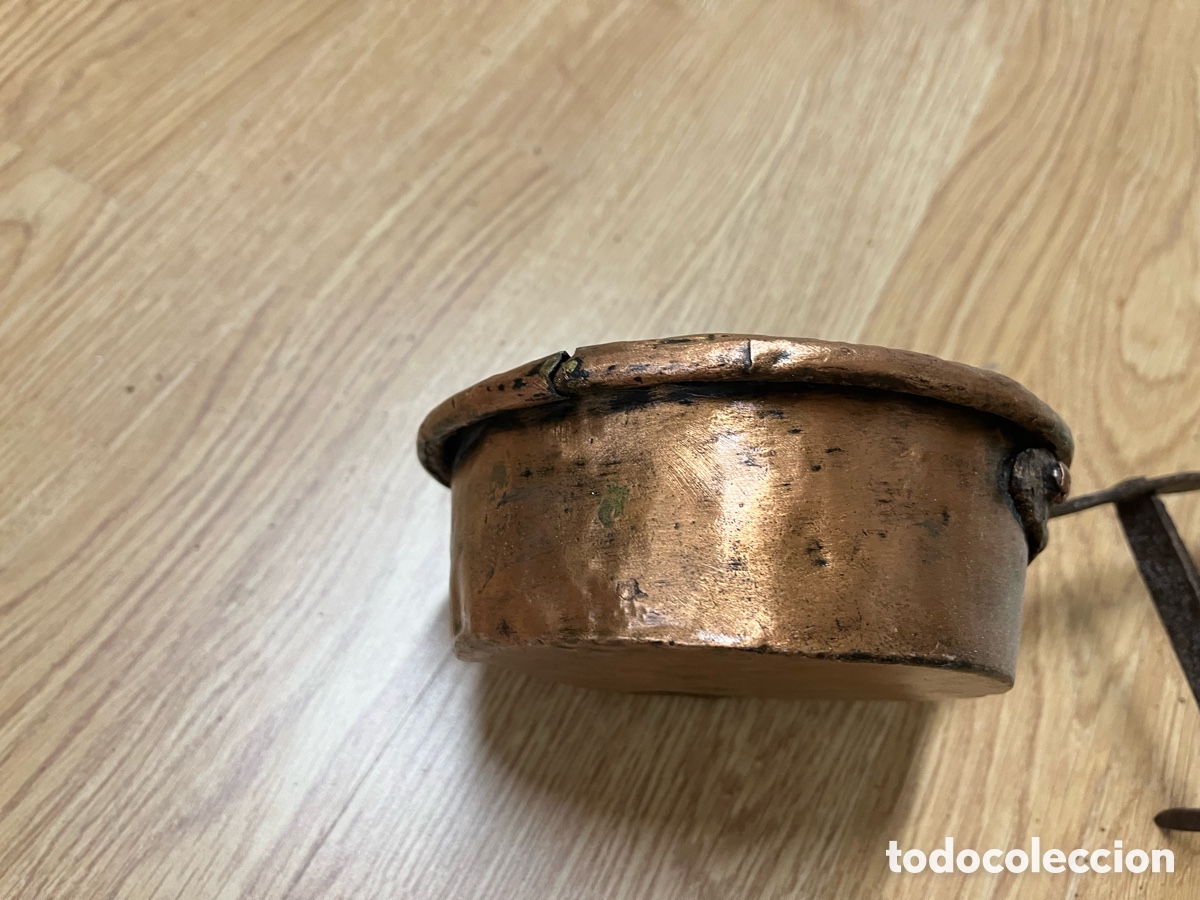 Antig&uuml;edades: Cazo antiguo de cobre con mango largo - Foto 6