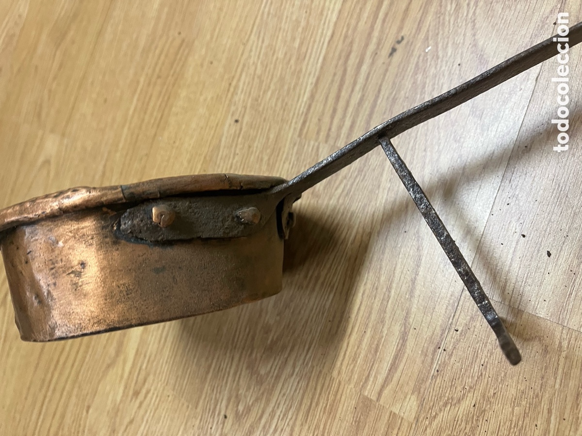 Antig&uuml;edades: Cazo antiguo de cobre con mango largo - Foto 7