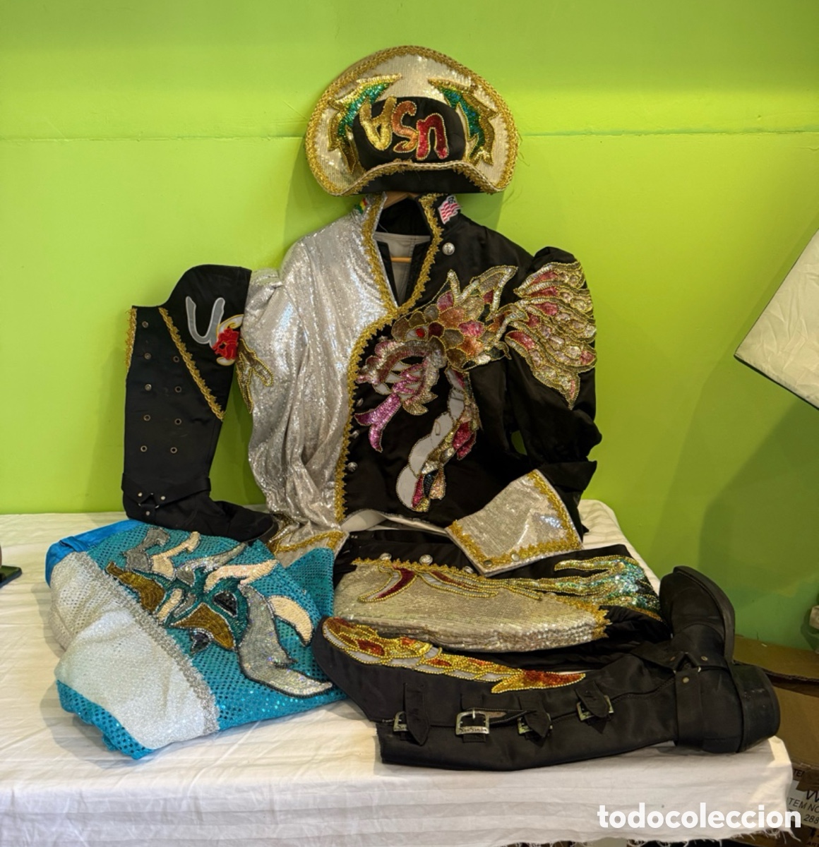 Antig&uuml;edades: Espectacular Traje Caporales San Sim&oacute;n USA &ndash; Bolivia &ndash; Sombrero, Botas y 2 Pantalones