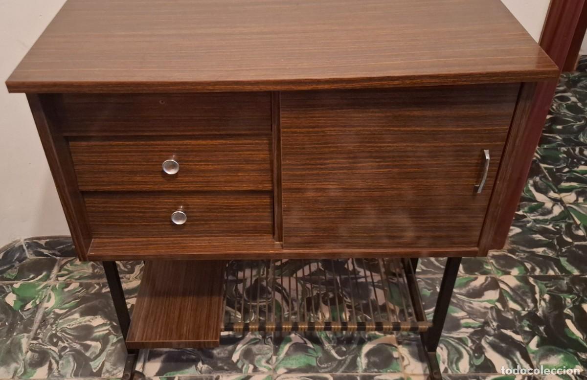 Antig&uuml;edades: Mueble recibidor /mueble bar vintage con revistero (A&ntilde;os 70)