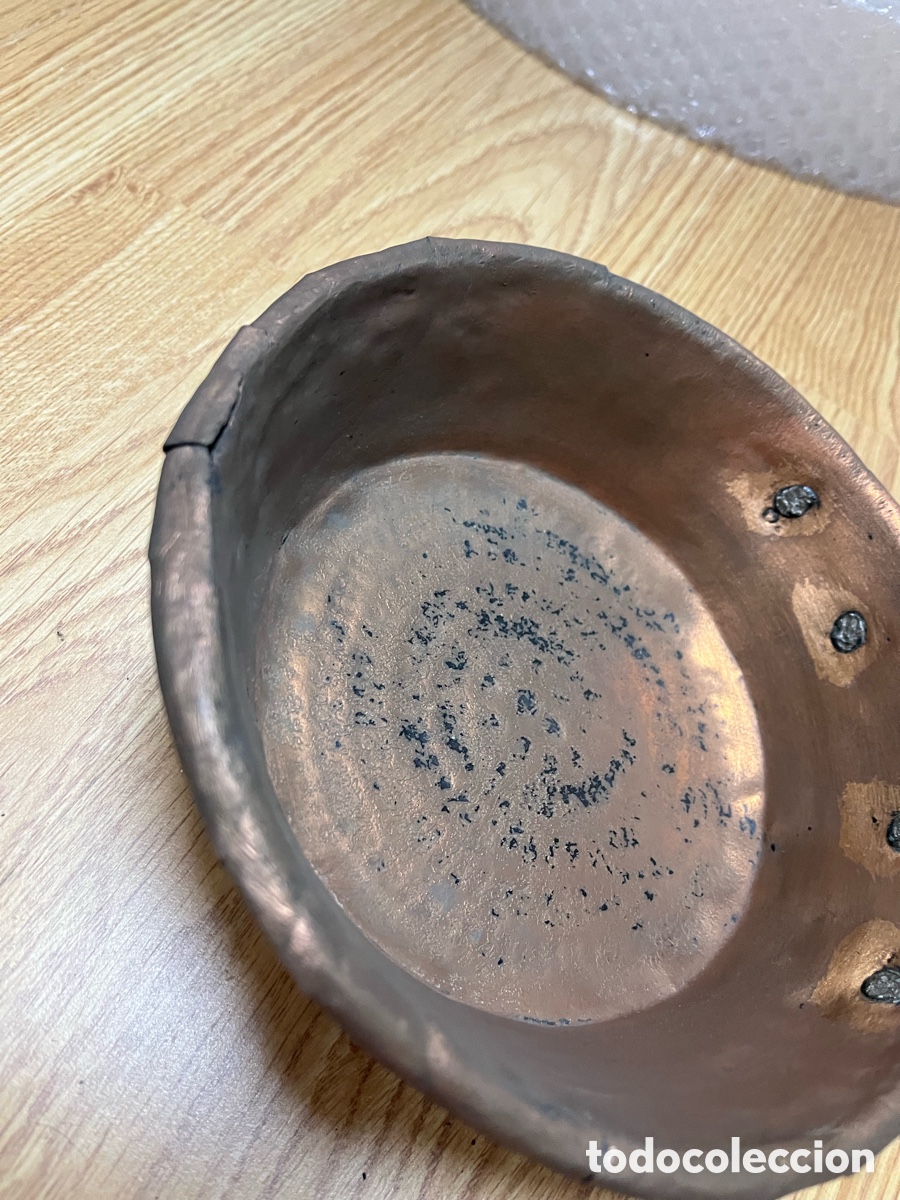 Antig&uuml;edades: Cazo antiguo de cobre con mango largo - Foto 3