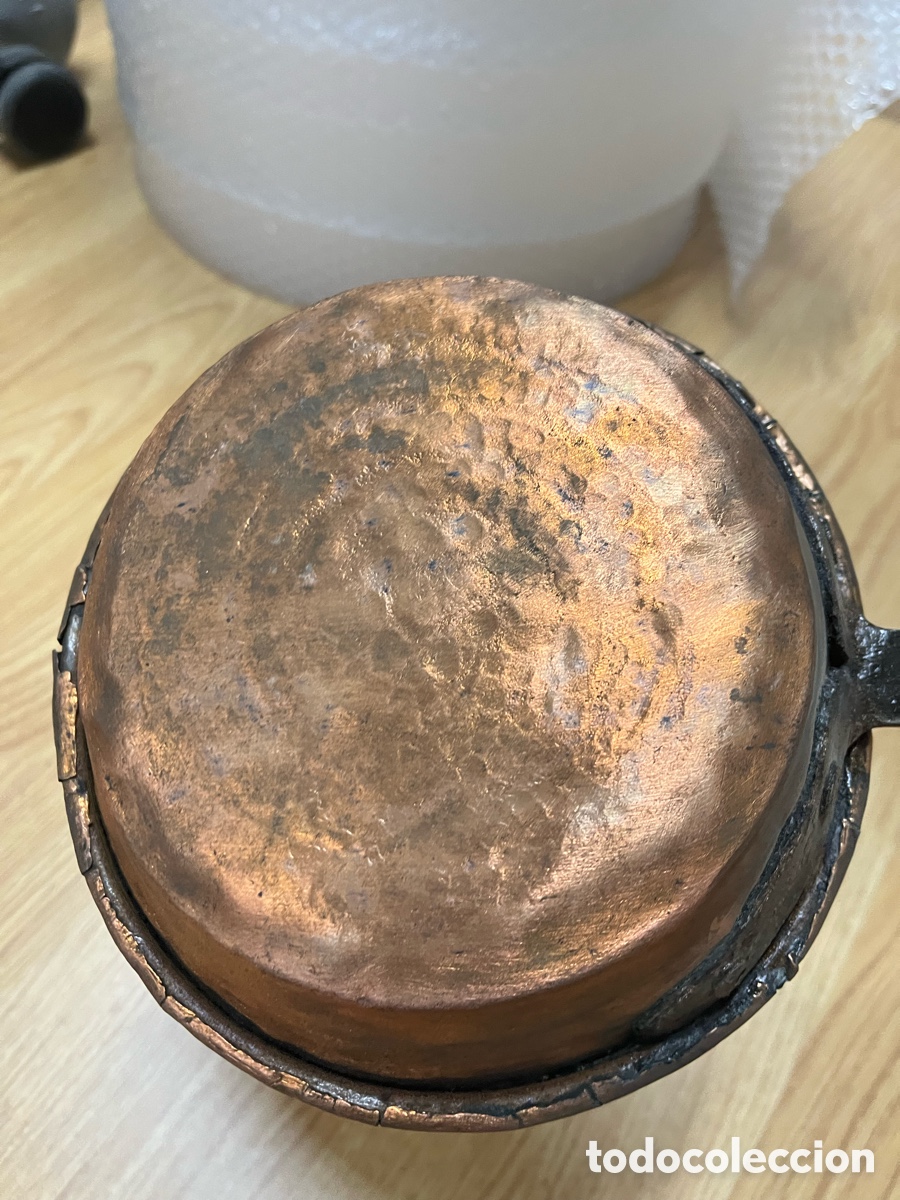 Antig&uuml;edades: Cazo antiguo de cobre con mango largo - Foto 7