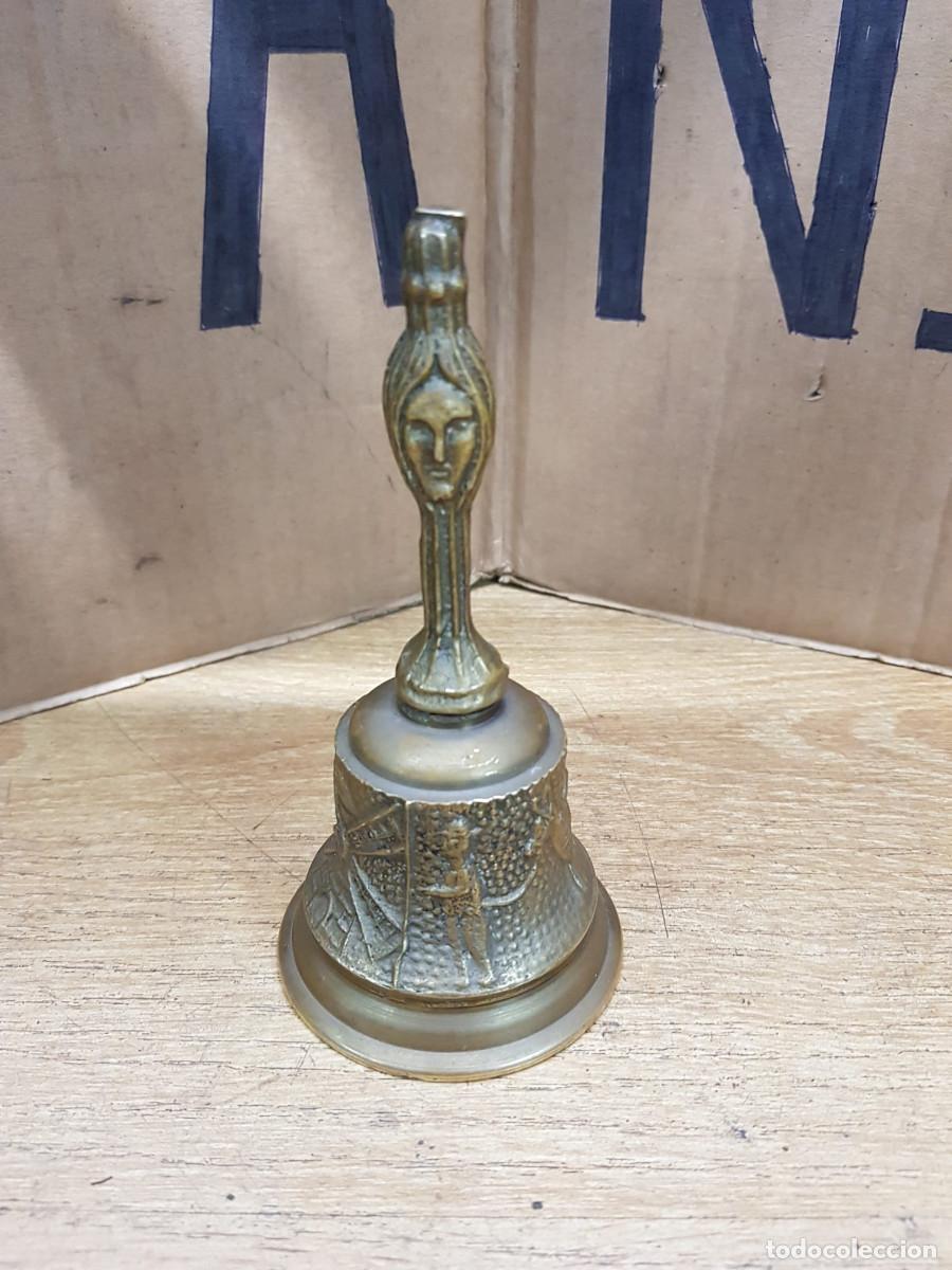 Antig&uuml;edades: CAMPANA DE BRONCE CON ASA - Foto 1