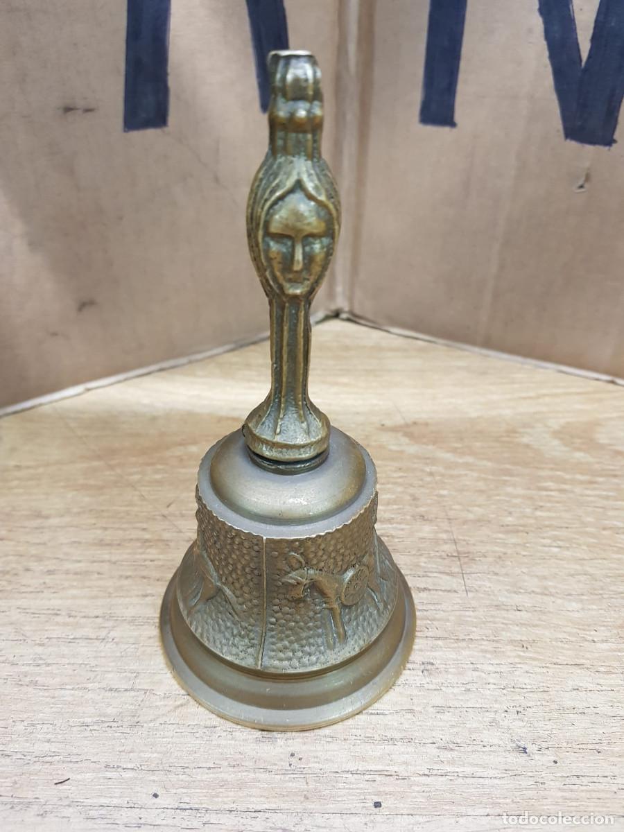 Antig&uuml;edades: CAMPANA DE BRONCE CON ASA - Foto 2