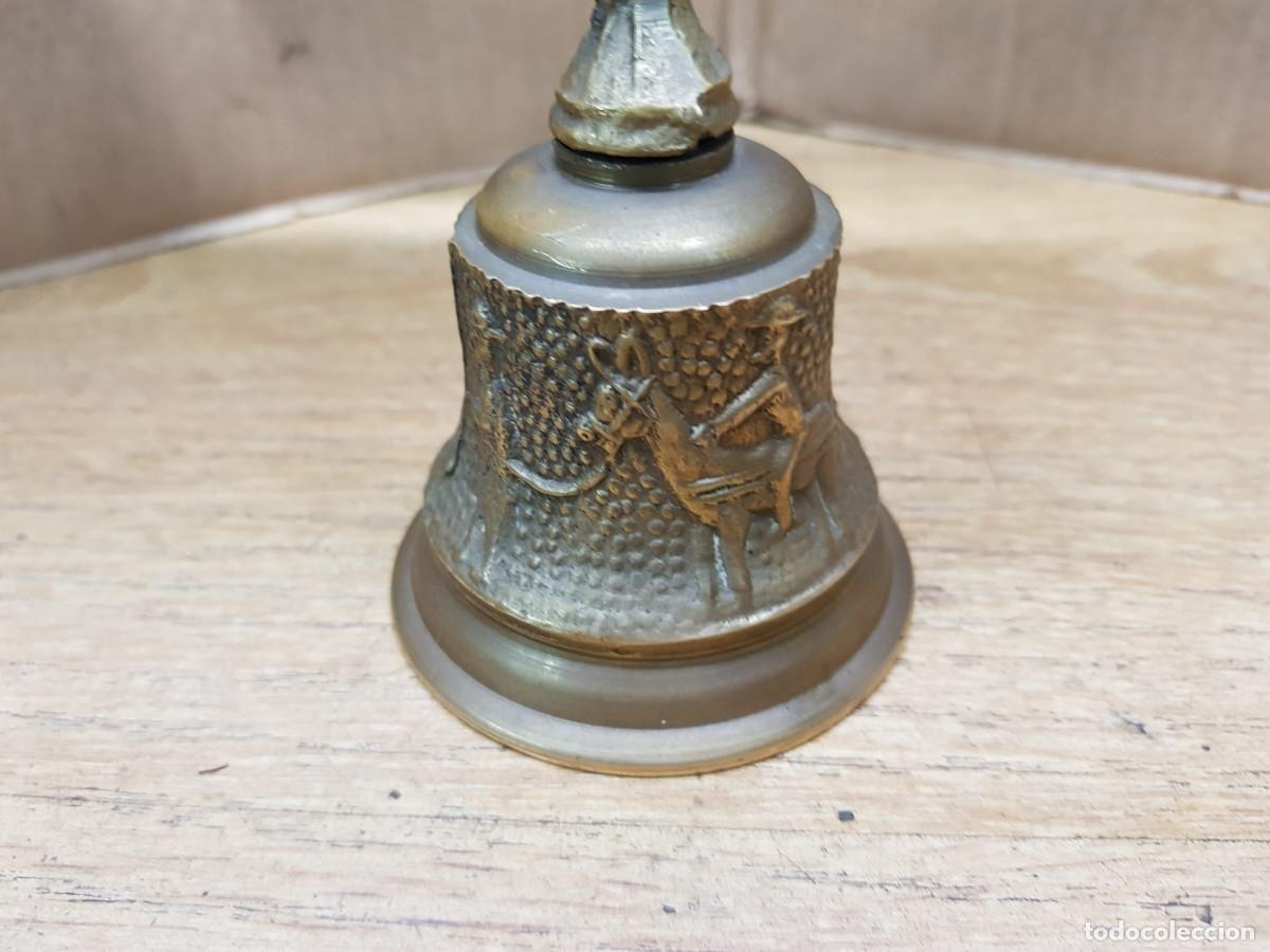 Antig&uuml;edades: CAMPANA DE BRONCE CON ASA - Foto 4
