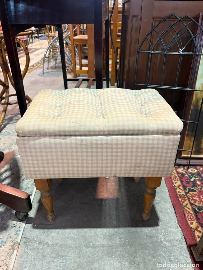 Antig&uuml;edades: BANQUETA TAPIZADA CON ARC&Oacute;N - Foto 3